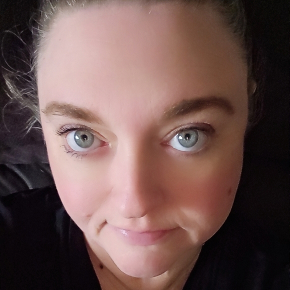 Meet your Posher, Diane Latiece (TC or Red) to Family & Friends - Picture 5 of 11